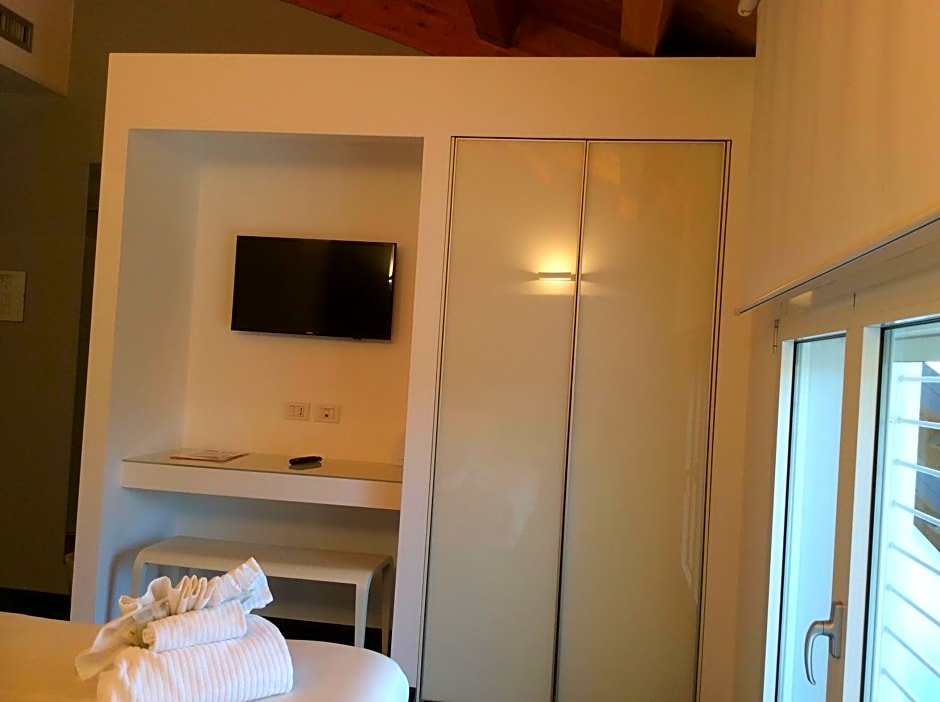 15.92 Hotel