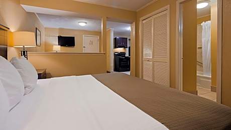 Queen Room - Second Floor/Non-Smoking