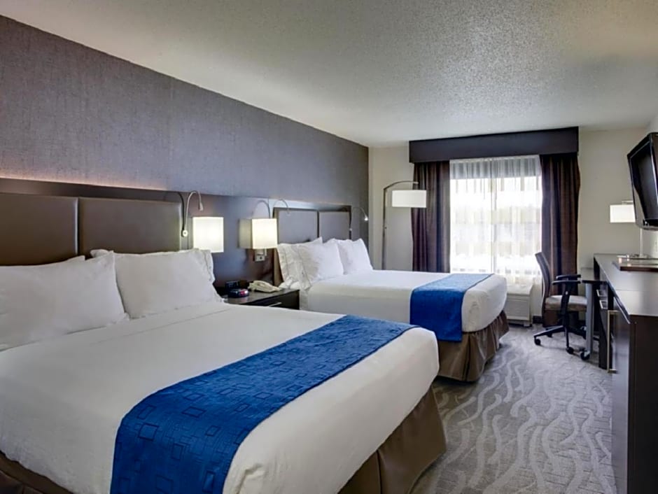 Holiday Inn Express Hotel & Suites Meadowlands Area