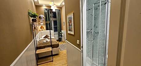 Single room with private bathroom