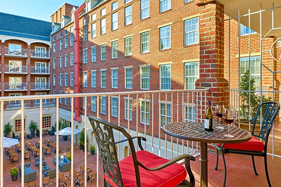 The Alexandrian Old Town Alexandria, Autograph Collection