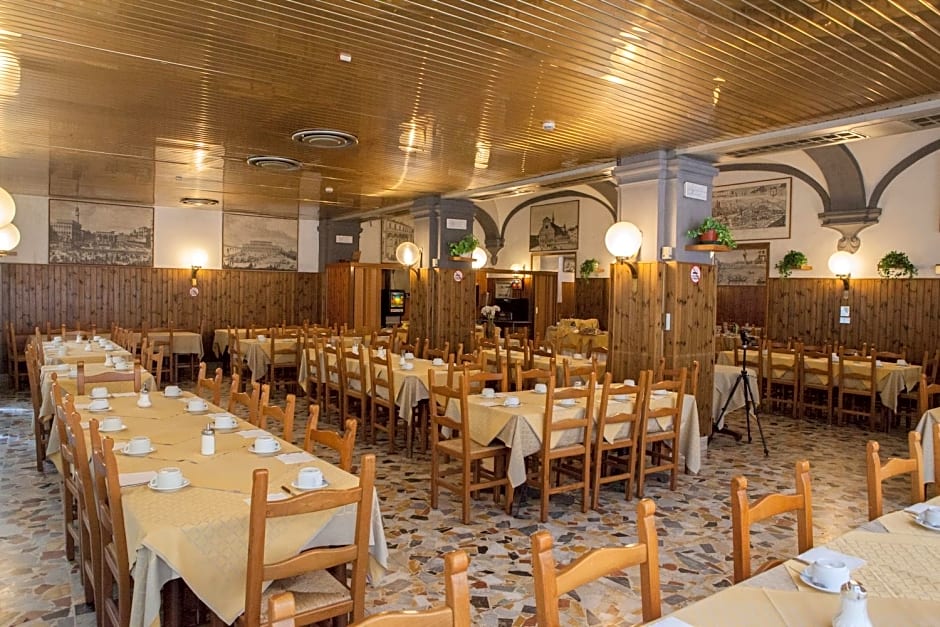 Auto Park Hotel
