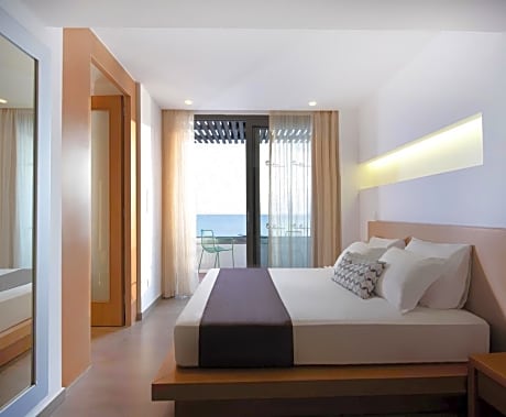 Junior Suite with Sea View (Open-Plan)