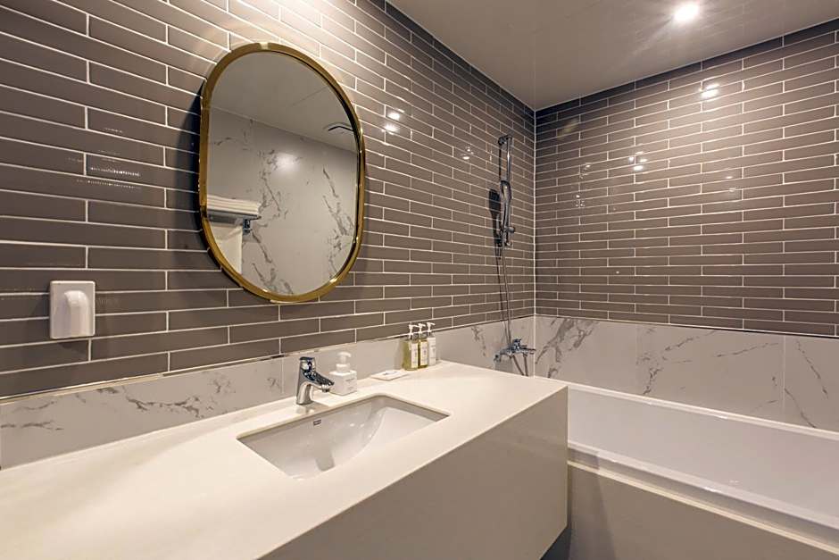 Brown Dot Gijang Yeonhwari