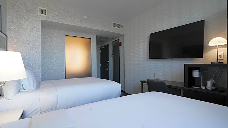DoubleTree by Hilton Long Island City, NY