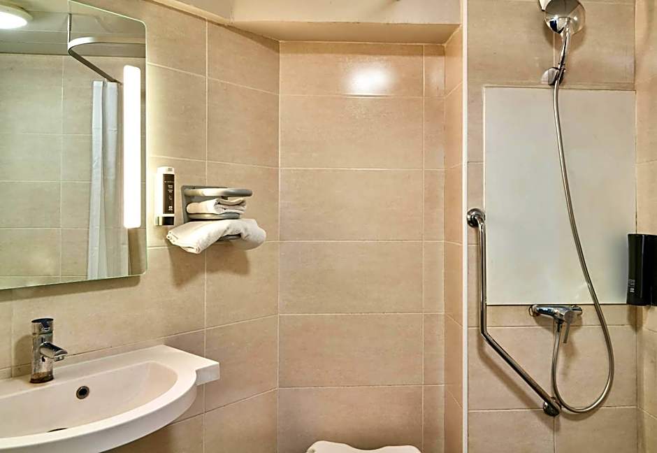 B&B HOTEL Paris Porte de la Villette