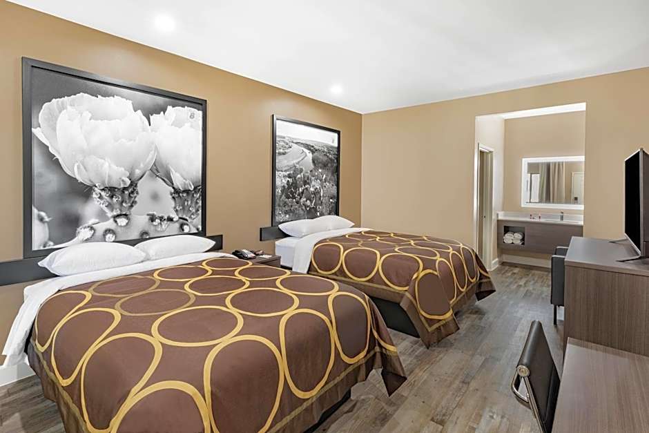 Super 8 by Wyndham Houston NW Beltway 8