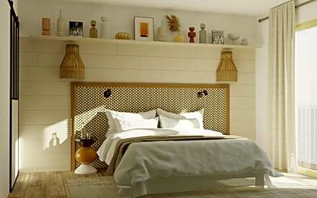 Cozy Balcony Courtyard View