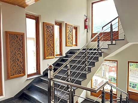 Hotel Chandertal Regency