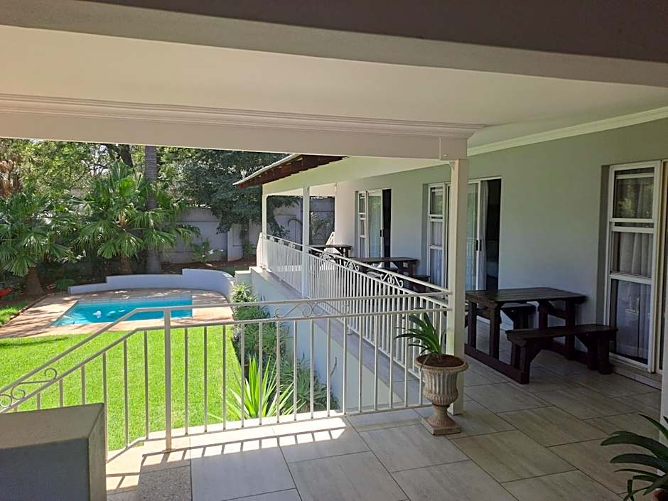 8 on Acacia Guesthouse