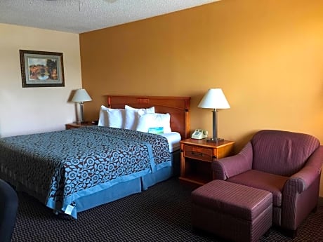 Deluxe King with Walk-In Shower - Non Pet Friendly