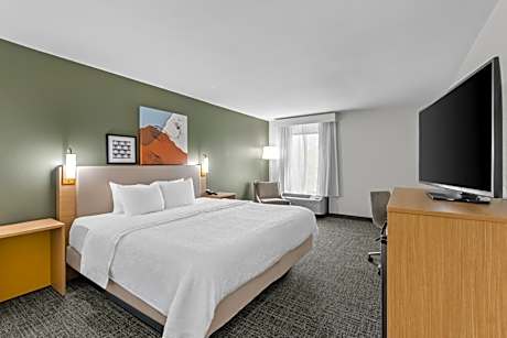King Room with Roll-In Shower - Mobility and Hearing Access