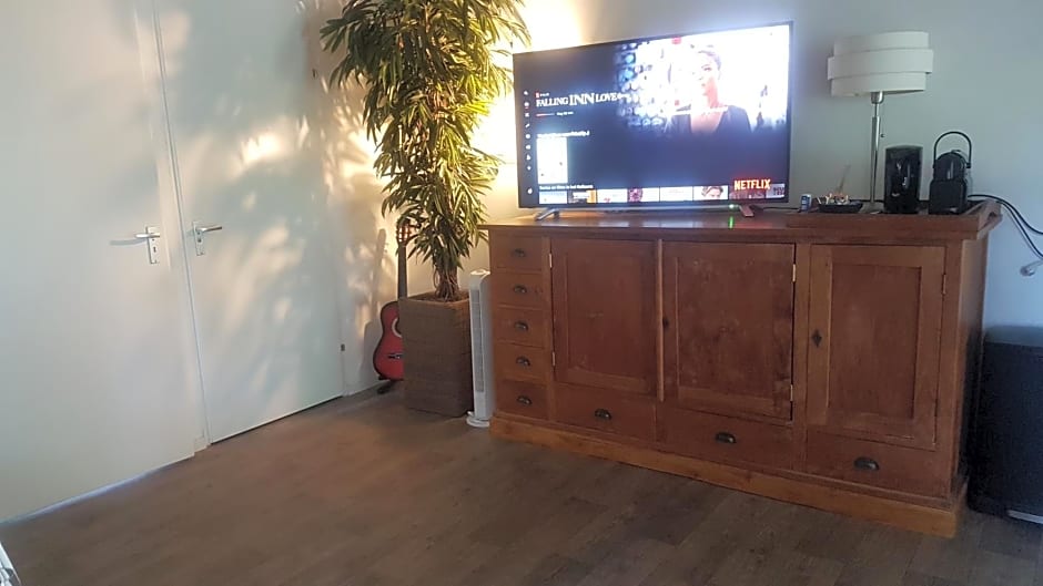 LUXE Bloemenzicht 4 personen, BnB, 10 minuten van zee