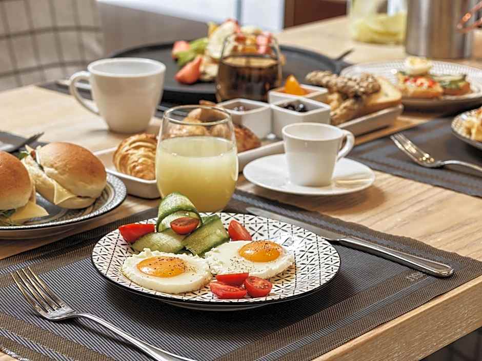 Sea View Cityscape Hotel