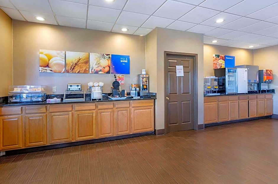 Comfort Inn & Suites Raphine - Lexington near I-81 and I-64