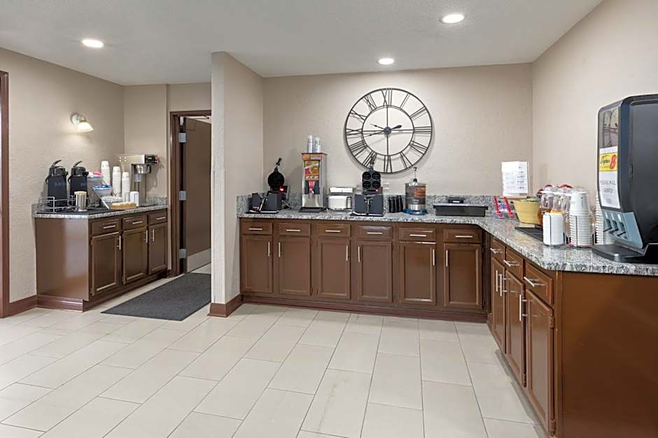 Super 8 by Wyndham Summersville