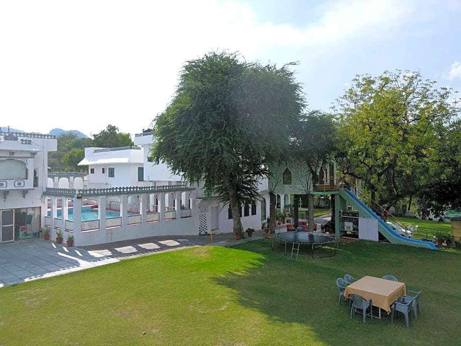 Devendragarh - A Boutique Lake Facing Guest House On Lake Fateh Sagar