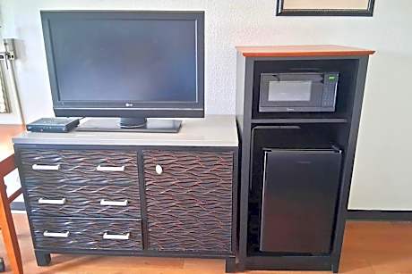 King Suite - Non-Smoking