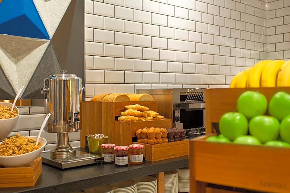 Holiday Inn Express Cheltenham Town Centre By IHG