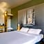 B&B Hôtel Villeneuve Loubet Village