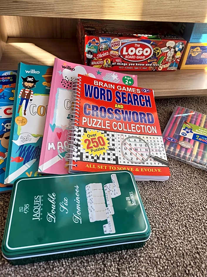 Beautiful 2 bedroom caravan, holiday park Tenby