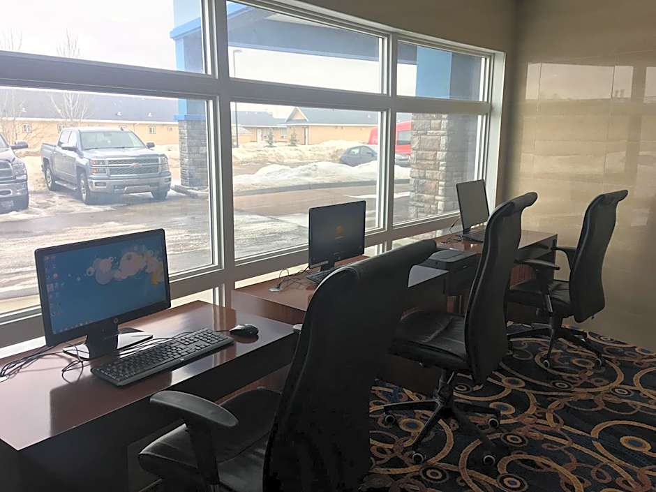 Days Inn & Suites by Wyndham Fort Saskatchewan