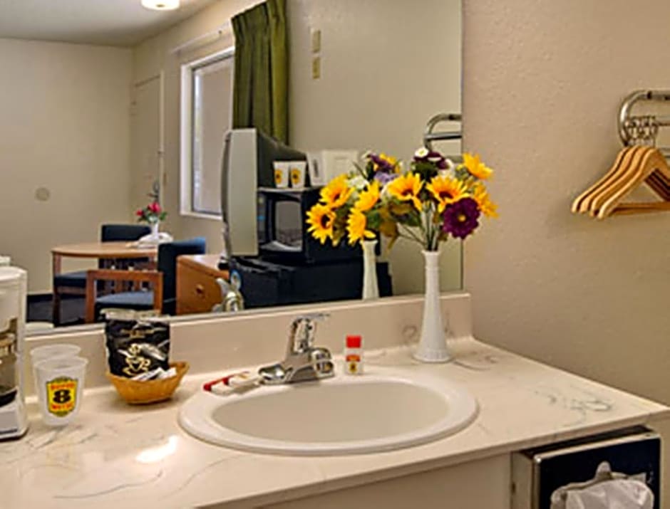 Super 8 by Wyndham Red Bluff