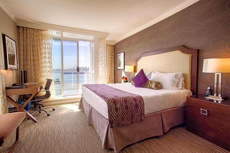 Pinnacle Hotel At The Pier