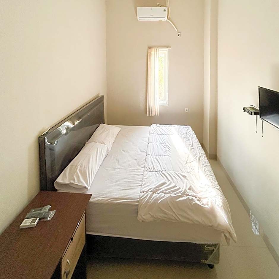 Queen Belt Mitra Reddoorz