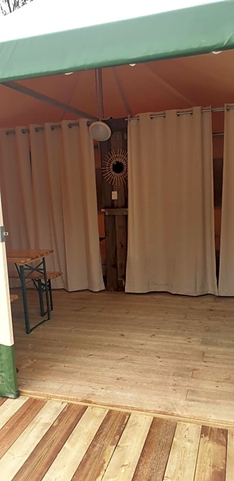 Gîte en bois proche du zoo ,vue sur le ciel en dormant