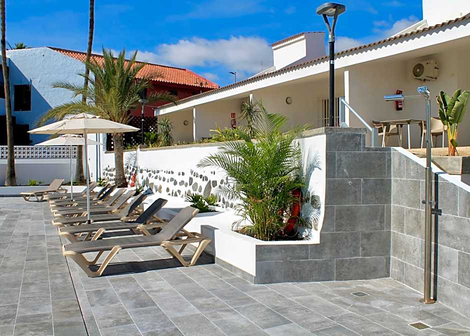 Bungalows Side Shore