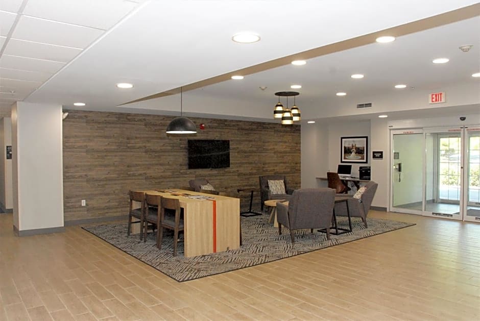 Candlewood Suites Tallahassee, an IHG Hotel