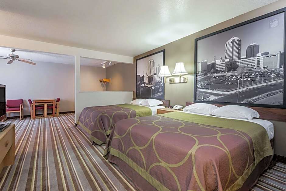 Super 8 by Wyndham Bernalillo