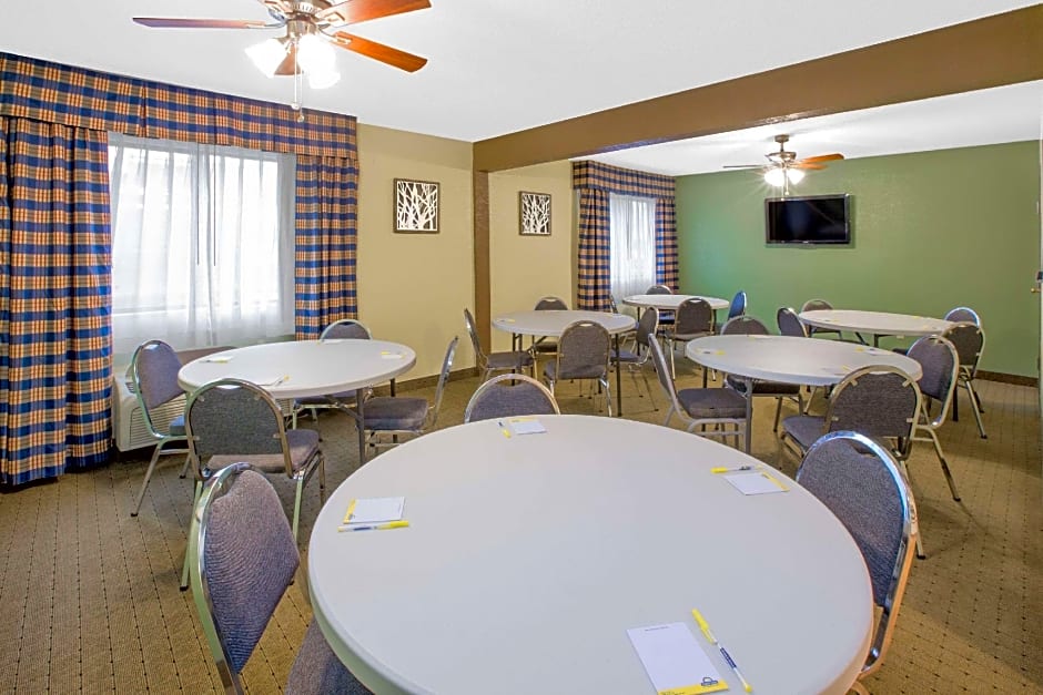 Days Inn by Wyndham Hillsdale