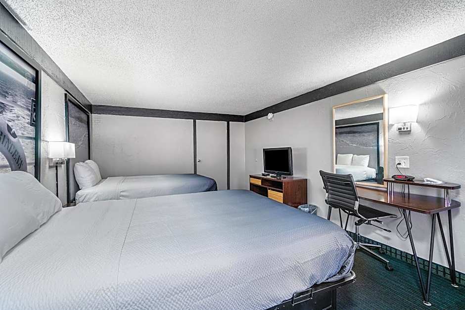 Super 8 by Wyndham Lantana West Palm Beach