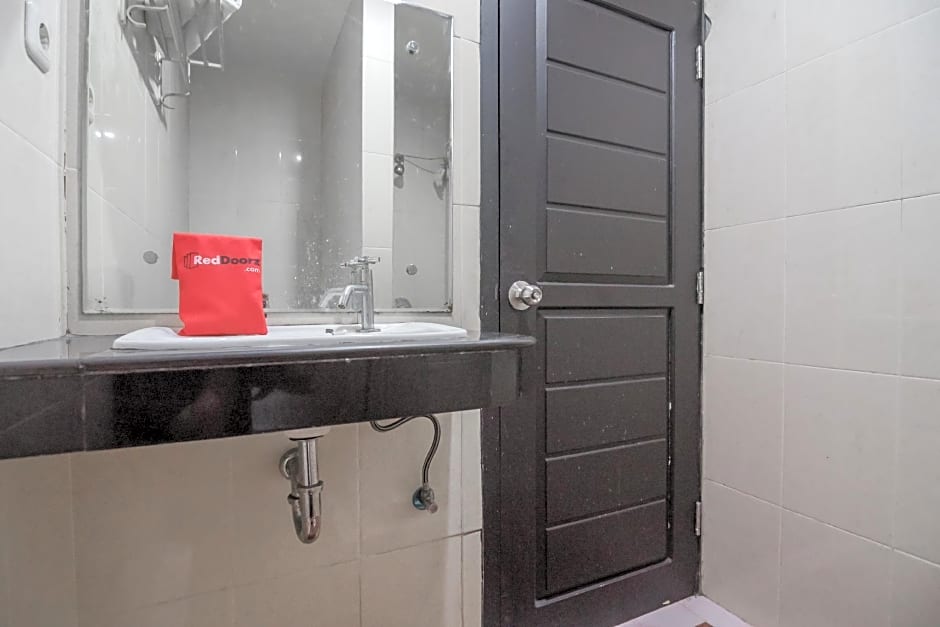 RedDoorz Syariah near Jamtos Jambi