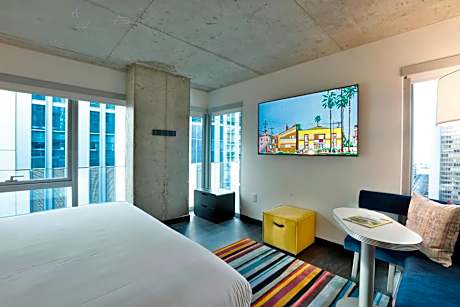 High Floor Premier King Room with Dual Aspect Windows