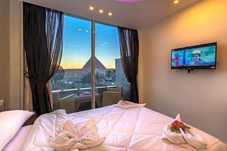 Deluxe Double or Twin Room with Pyramids View and Balcony