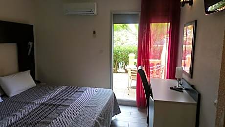 Exclusive Double Room with Terrace - heated swimming pool - free parking