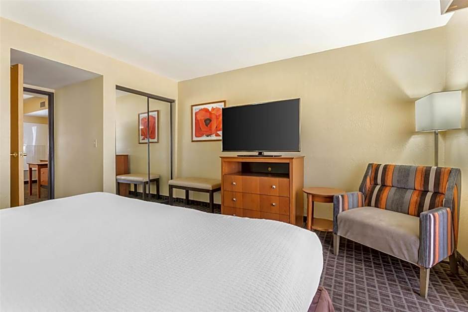 Best Western Plus Scottsdale Thunderbird Suites