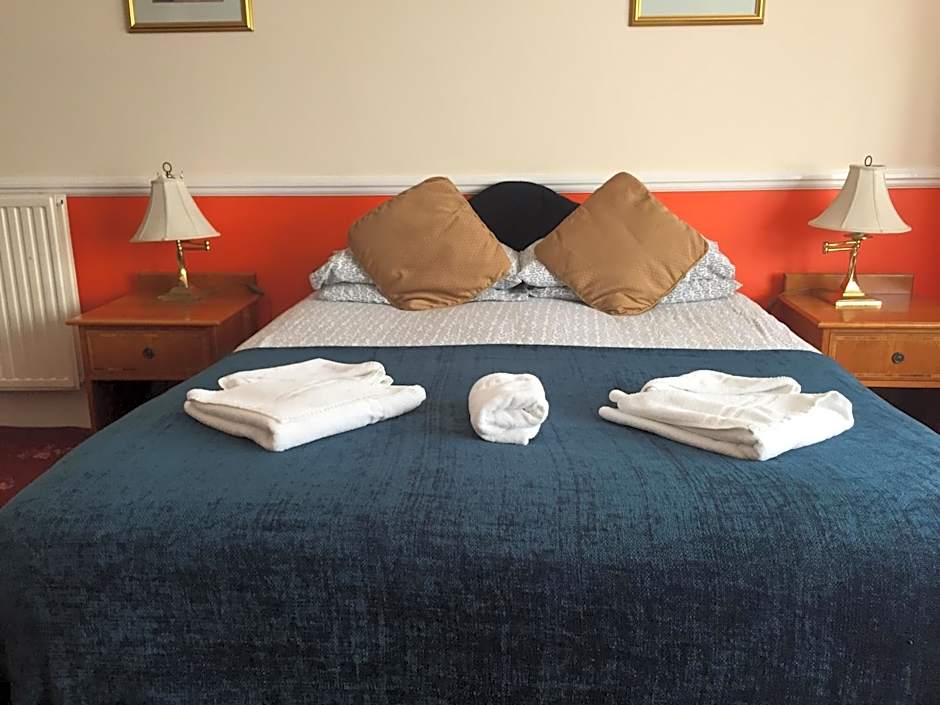 Welbeck Hotel - Close to Beach, Train Station & Southend Airport