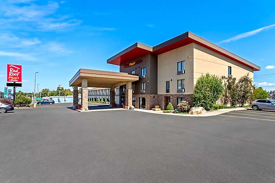 Red Roof Plus+ & Suites Malone