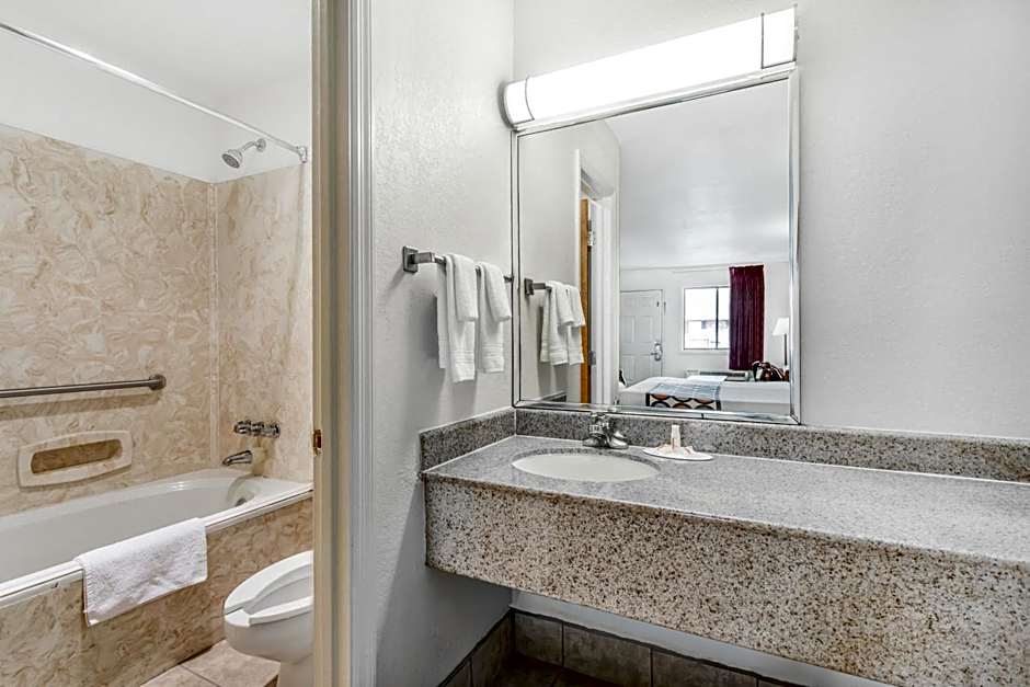 Super 8 by Wyndham Santee