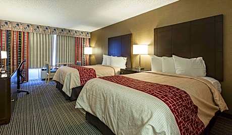 Deluxe Room with Two Double Beds Disability Access Roll-in Shower Non-Smoking