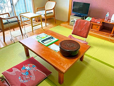 Economy Japanese-Style Twin Room with Shared Bathroom - Non-Smoking