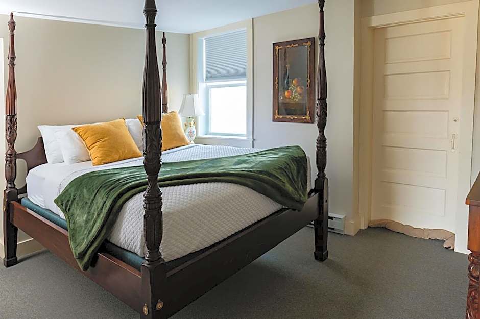 The Historic General Stanton Inn
