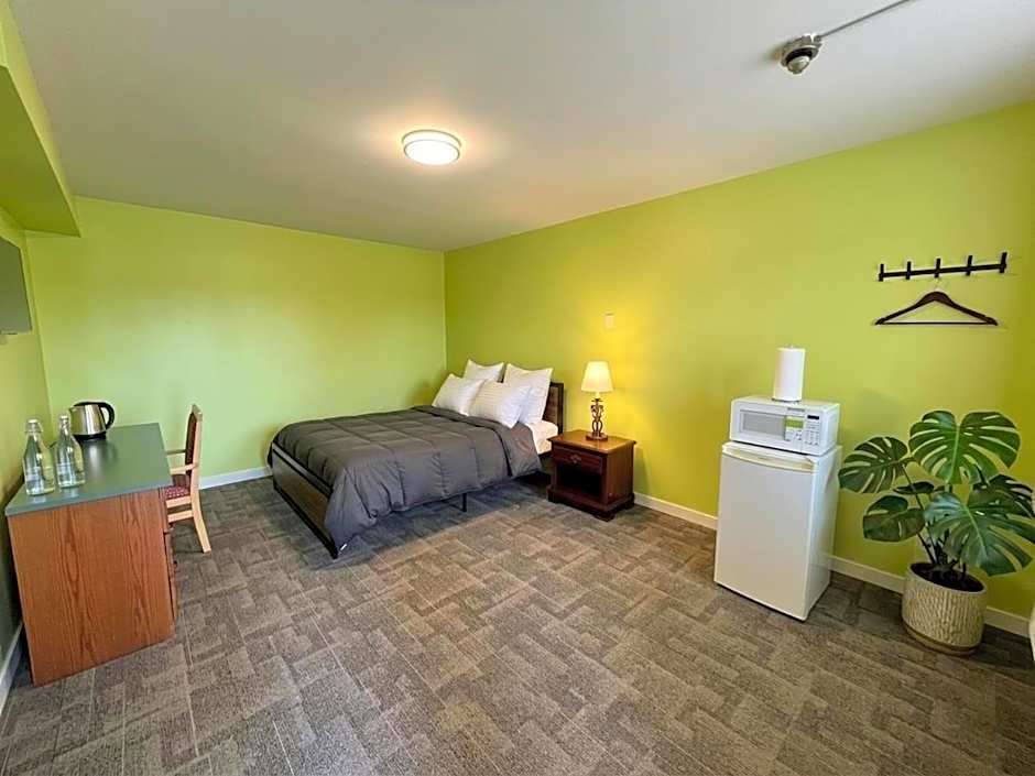 6267 Persepolis Inn
