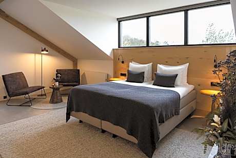 Twin Room with Private Bathroom