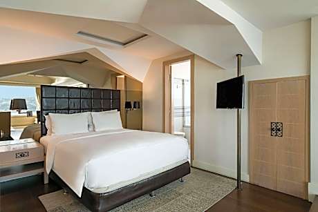 Suite with Terrace and Bosphorus View