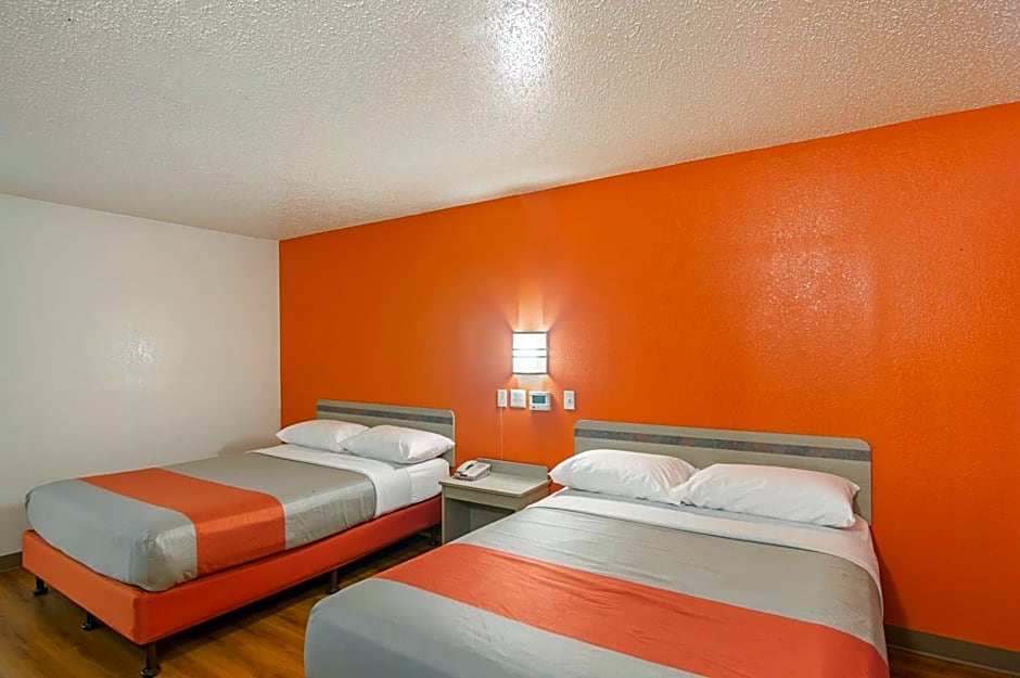 Motel 6-Lawton, OK